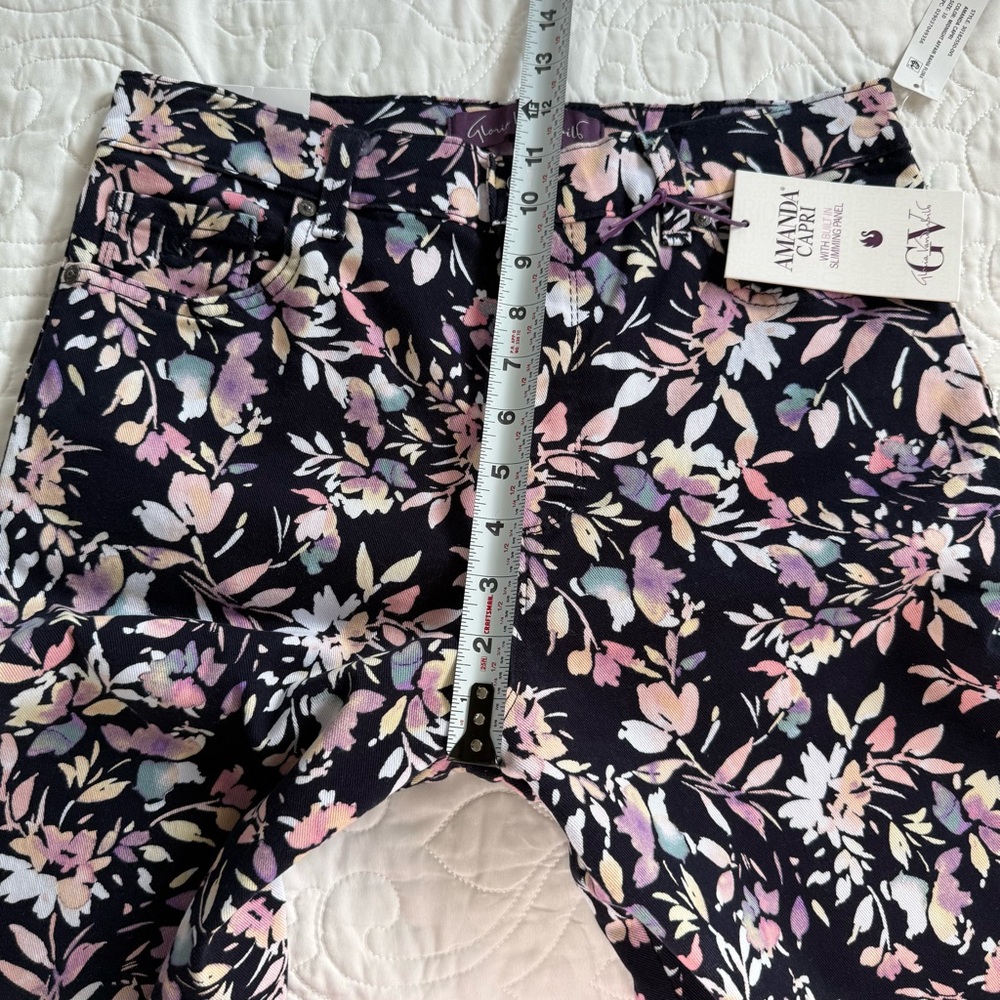Gloria Vanderbilt Amanda Dark NavyFloral Capri Slimming‎ Pants Women's 10 NWT - Picture 10 of 12
